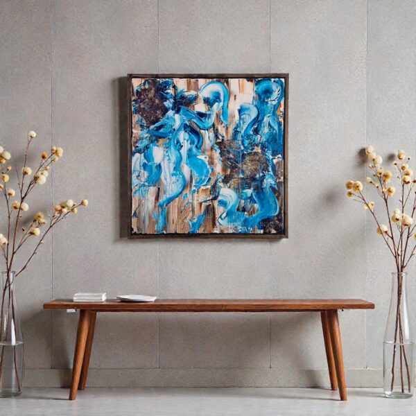 Peinture abstraite “Sambleu” – toile 80x80 cm aux tons bleus dynamiques, sur fond brun texturé, encadrée en bois foncé. Laetitia Nemery artiste bruxelloise belgique décoration interieur